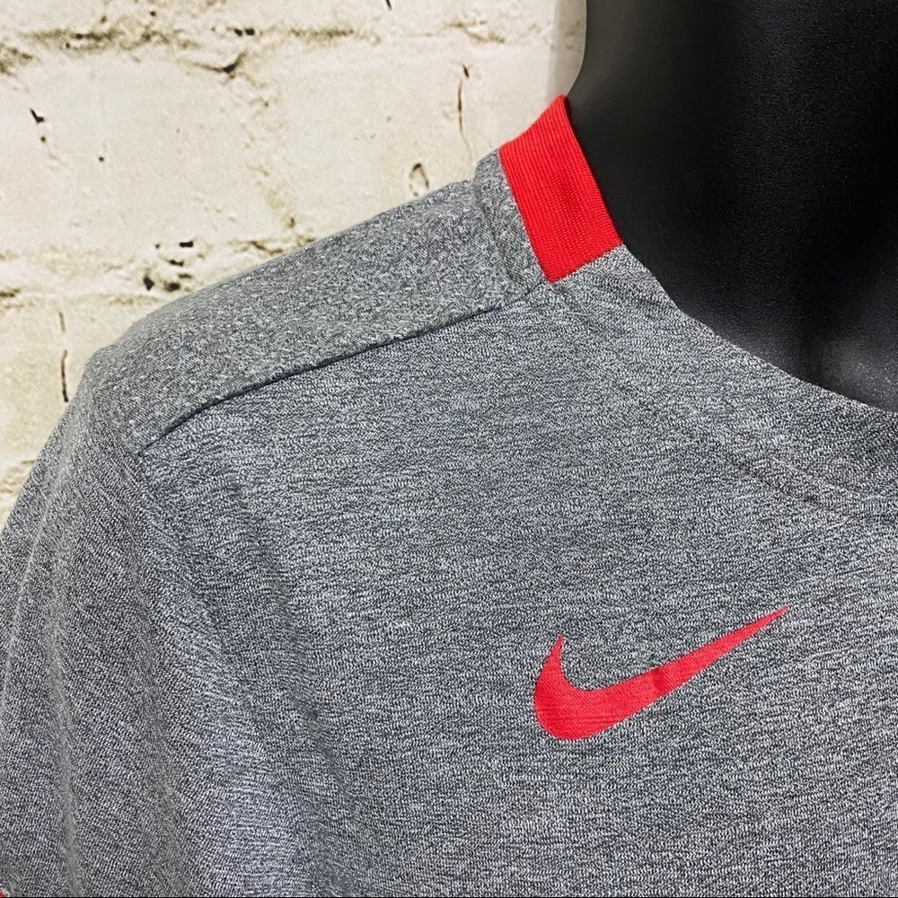 NWT Nike Gray Red Team Player Warmup Layer T Shirt - Picture 2 of 5